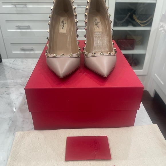 Valentino Rockstud Pumps Poudre Nude Size 35.5 - Picture 2 of 6